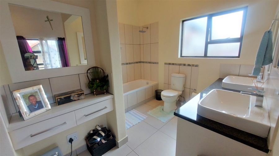 3 Bedroom Property for Sale in Xanadu Eco Park North West